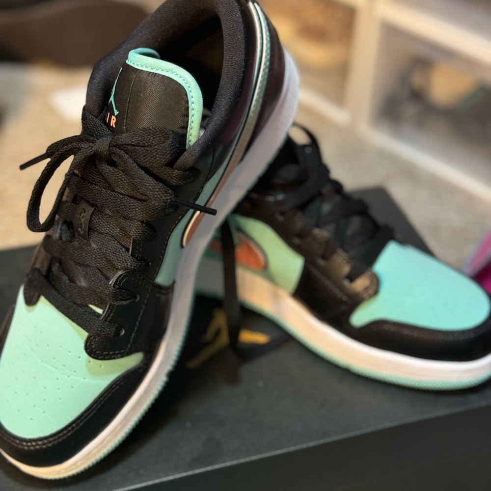 Youth kids Jordan 1 low